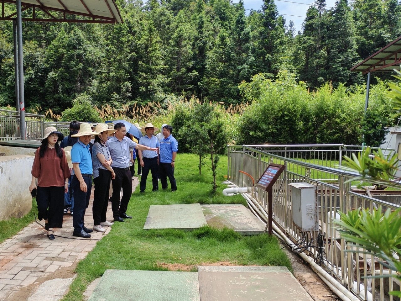 贛州市政協(xié)副主席藍文一行蒞臨挺進環(huán)保龍南、定南稀土尾水處理站考察調(diào)研
